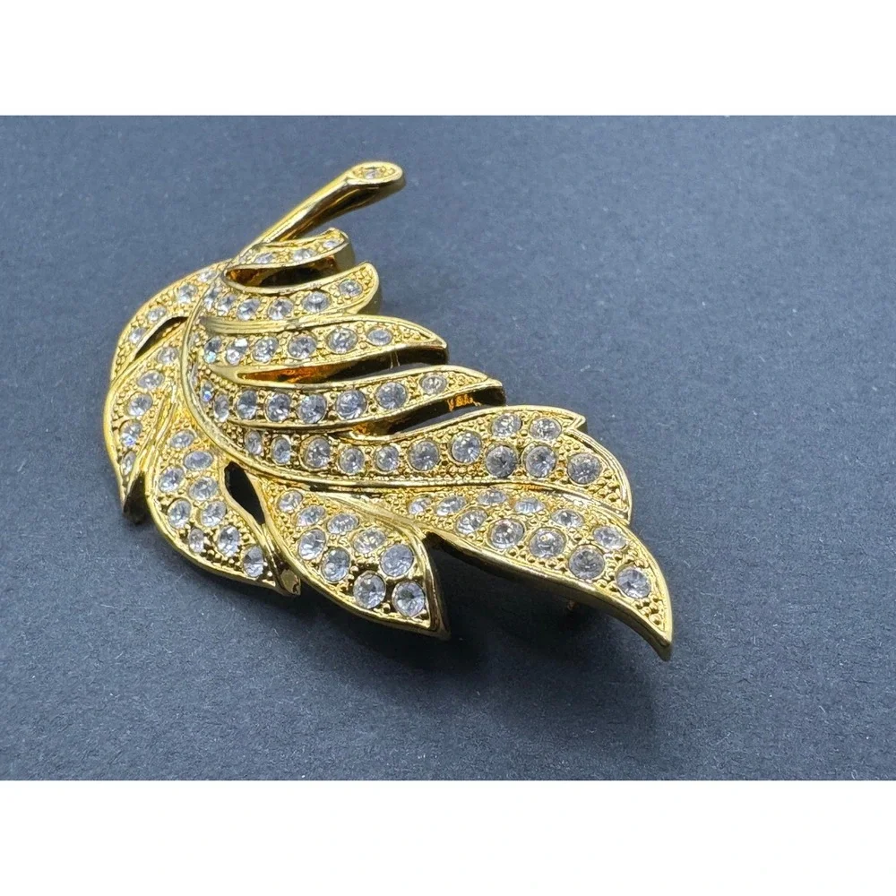 Gold Tone Rhinestone Leaf Brooch Vintage Style Feather Pin Clear Crystal Accent‎